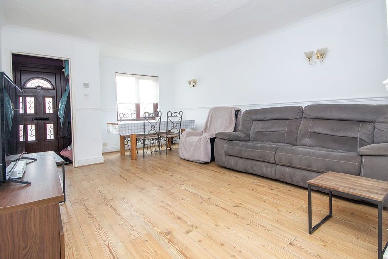 Property photo 2 of 11 Lounge