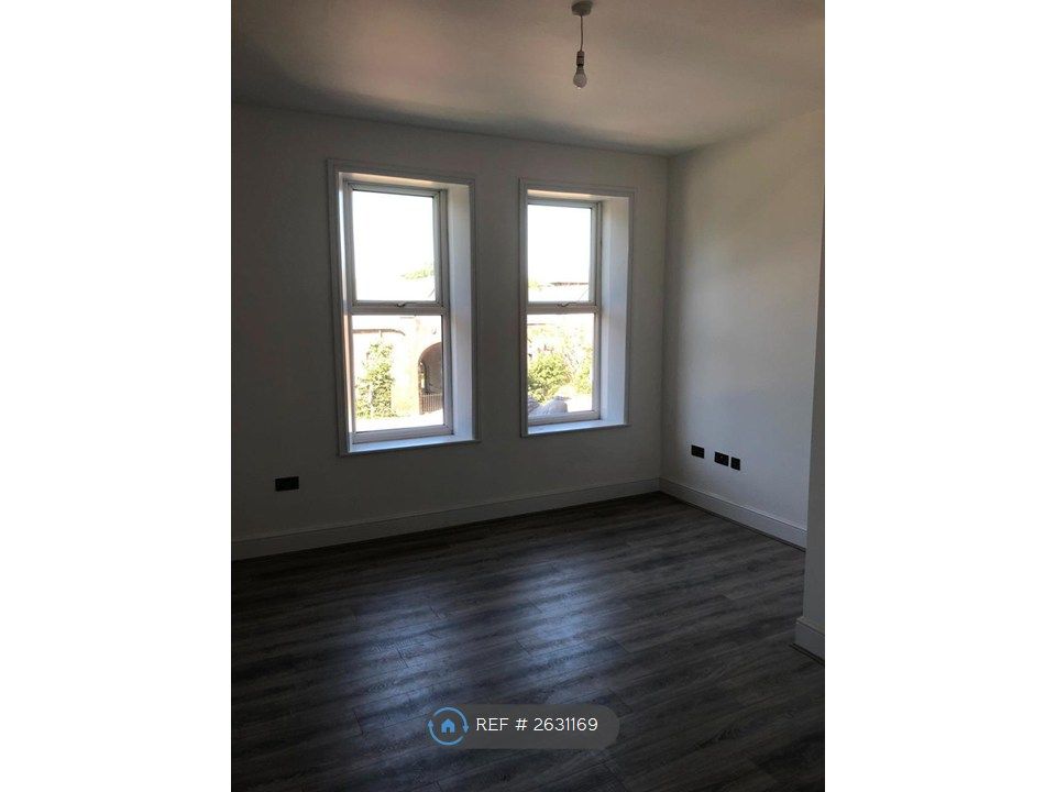 Property photo 2 of 11 Living Room