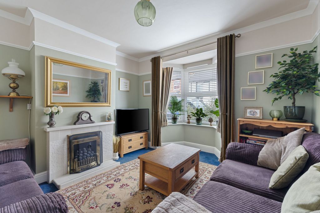 Property photo 1 of 21 Living Room