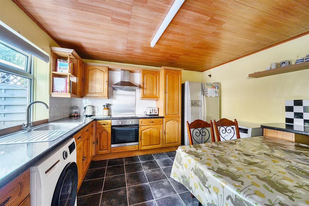 Property photo 2 of 15 Kitchen