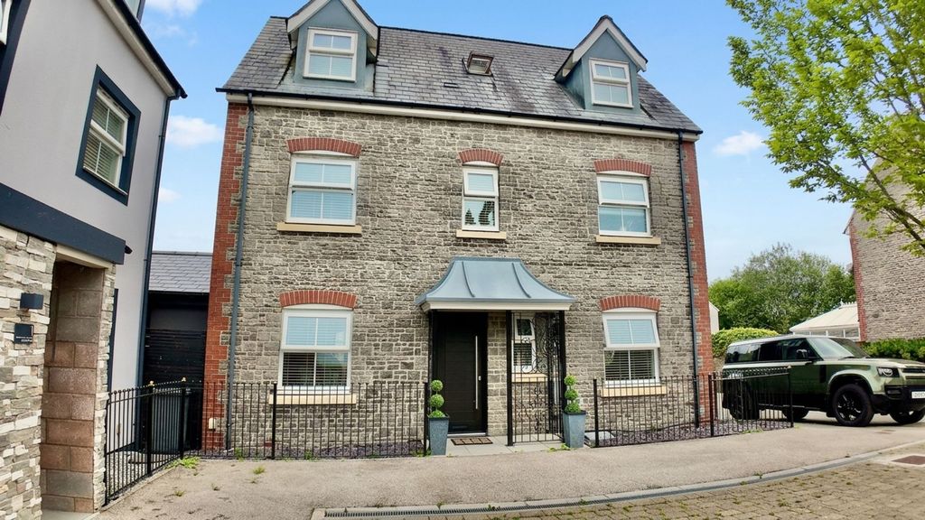 Property photo 1 of 38