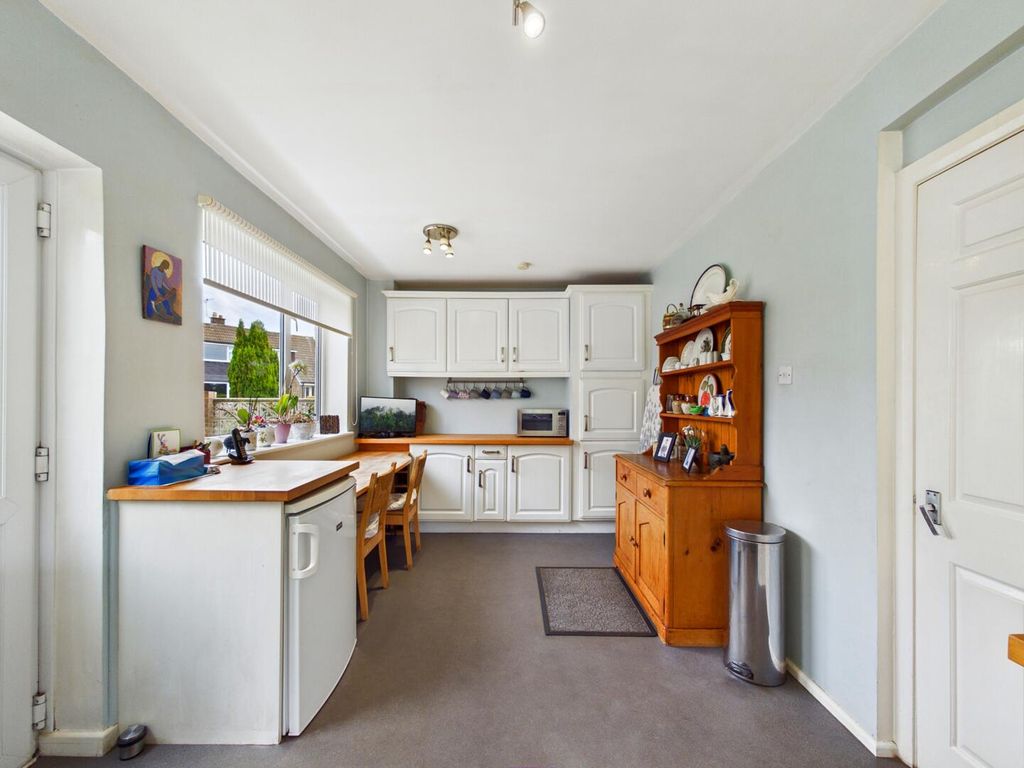 Property photo 2 of 14 Kitchen