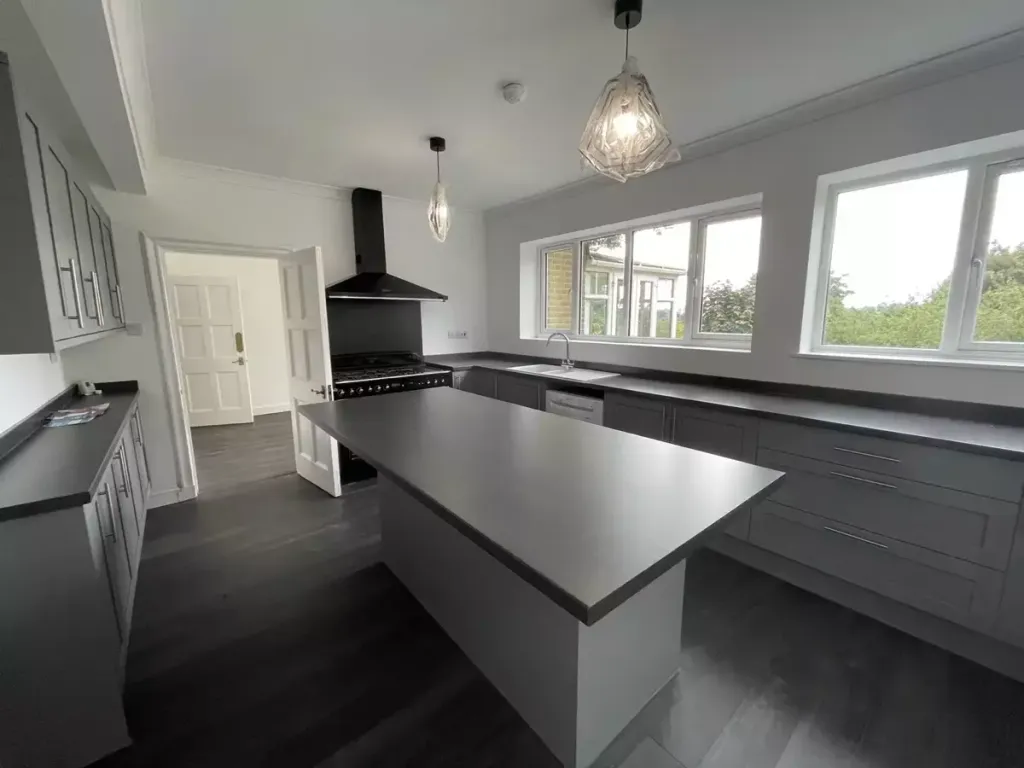 Property photo 3 of 10 Kitchen