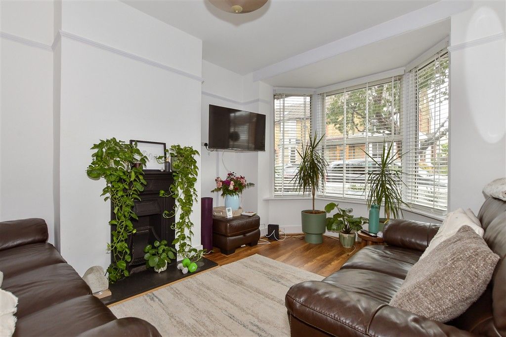 Property photo 3 of 9 Lounge