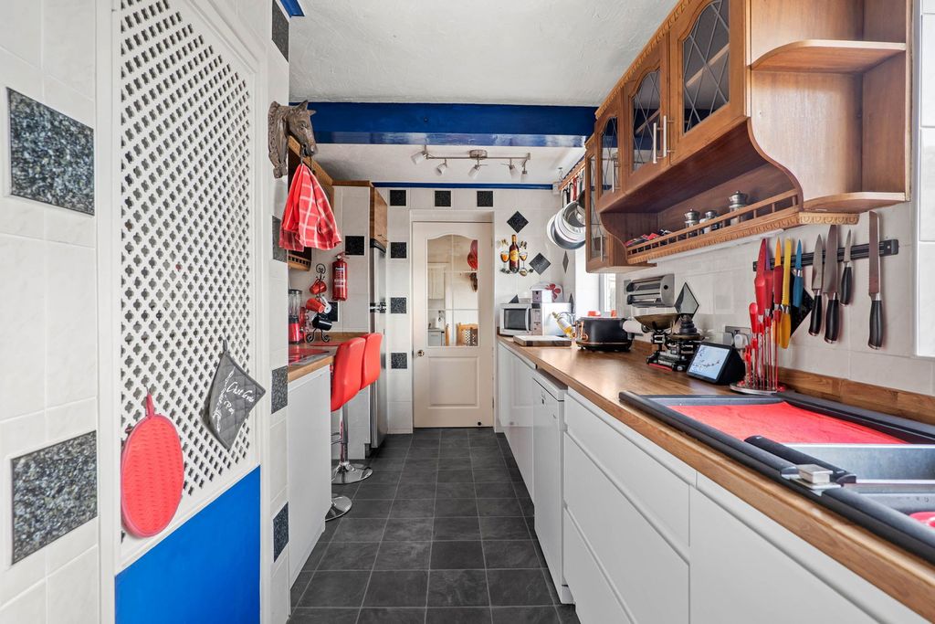 Property photo 2 of 19