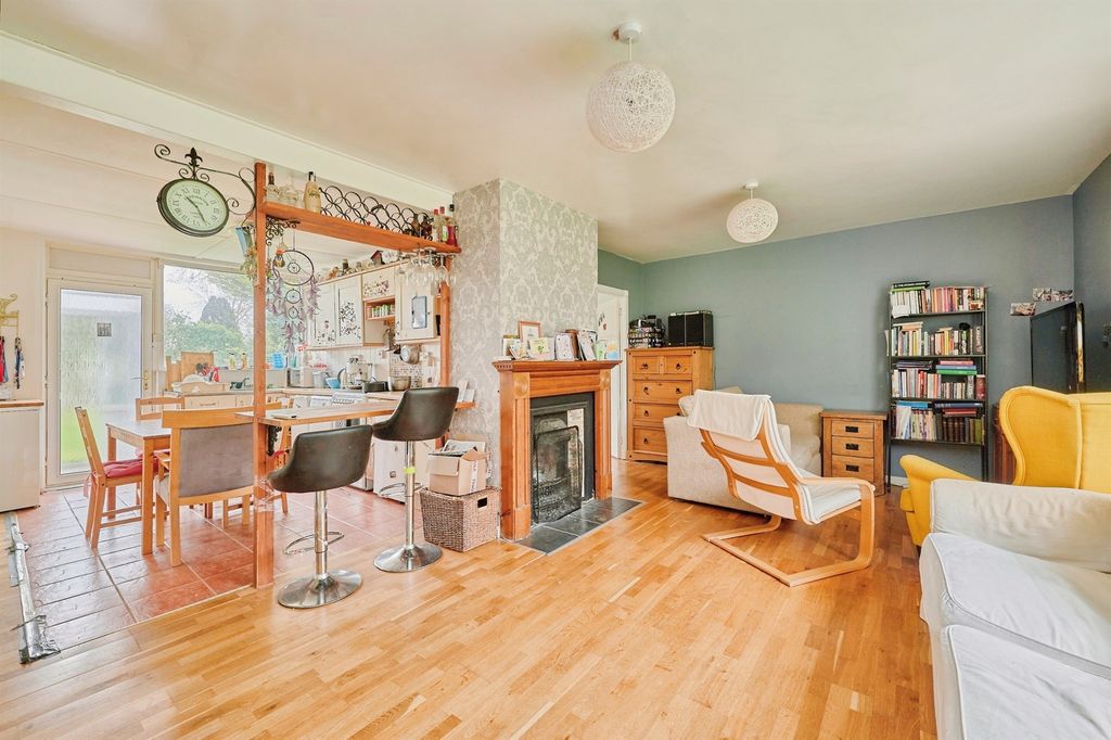 Property photo 2 of 20