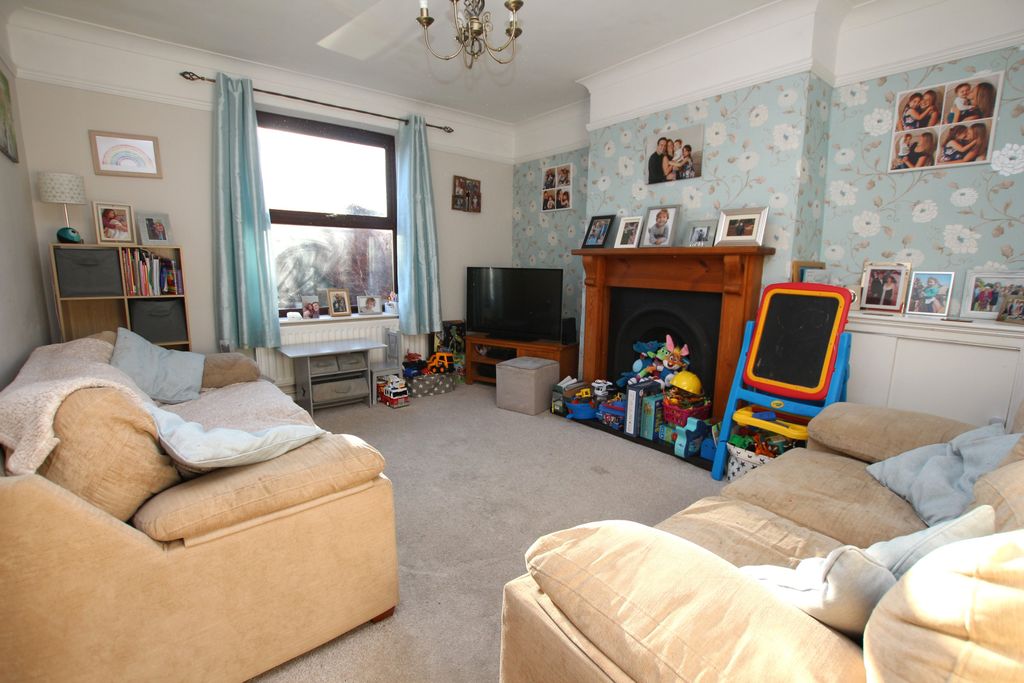 Property photo 3 of 12