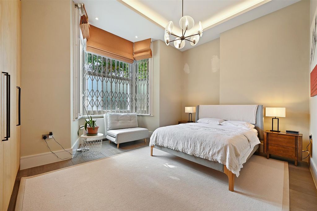 Property photo 1 of 9 Hammersmith Grove