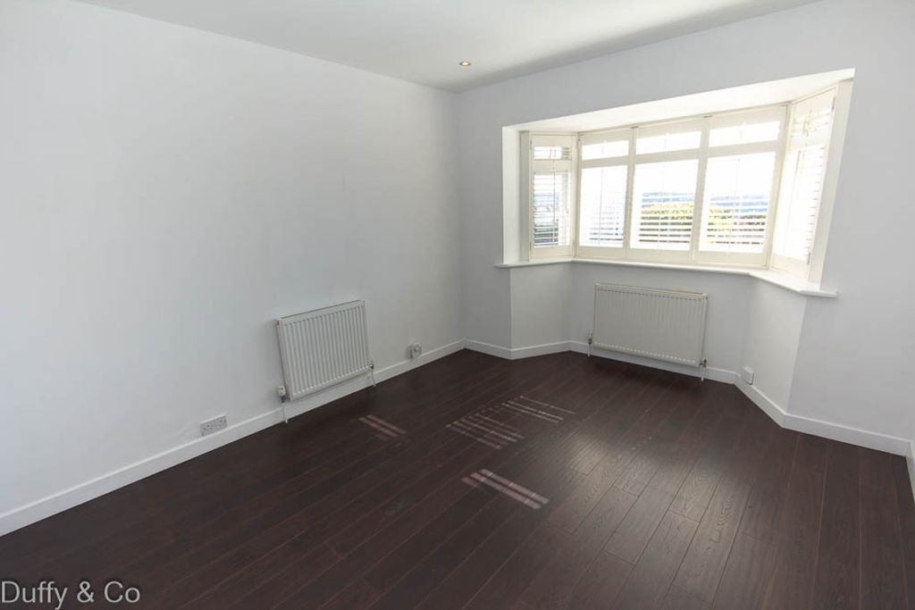 Property photo 3 of 28