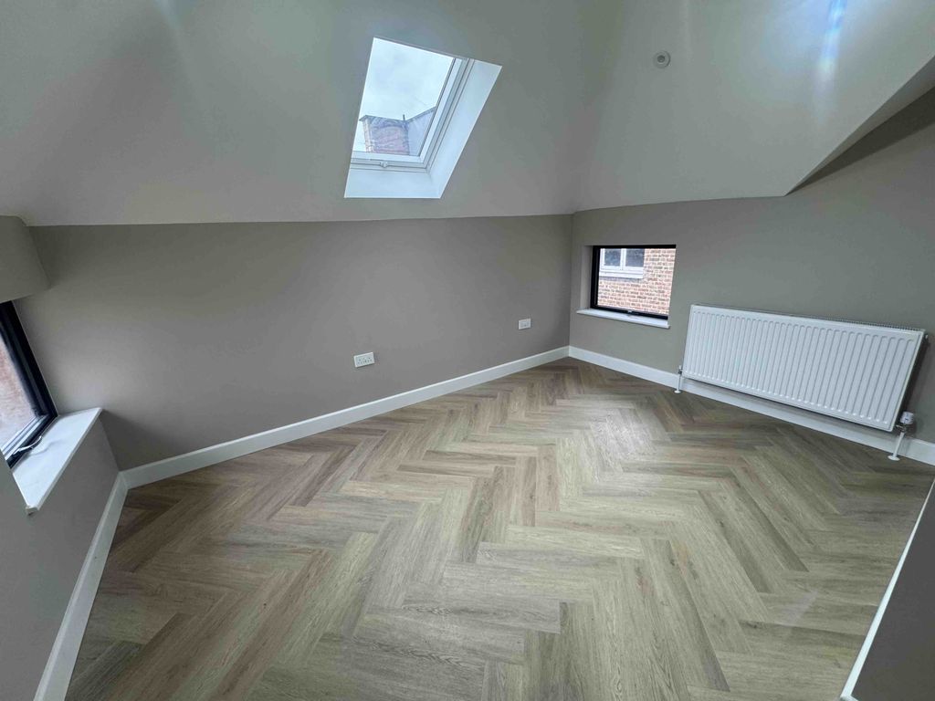 Property photo 3 of 7 Gallery