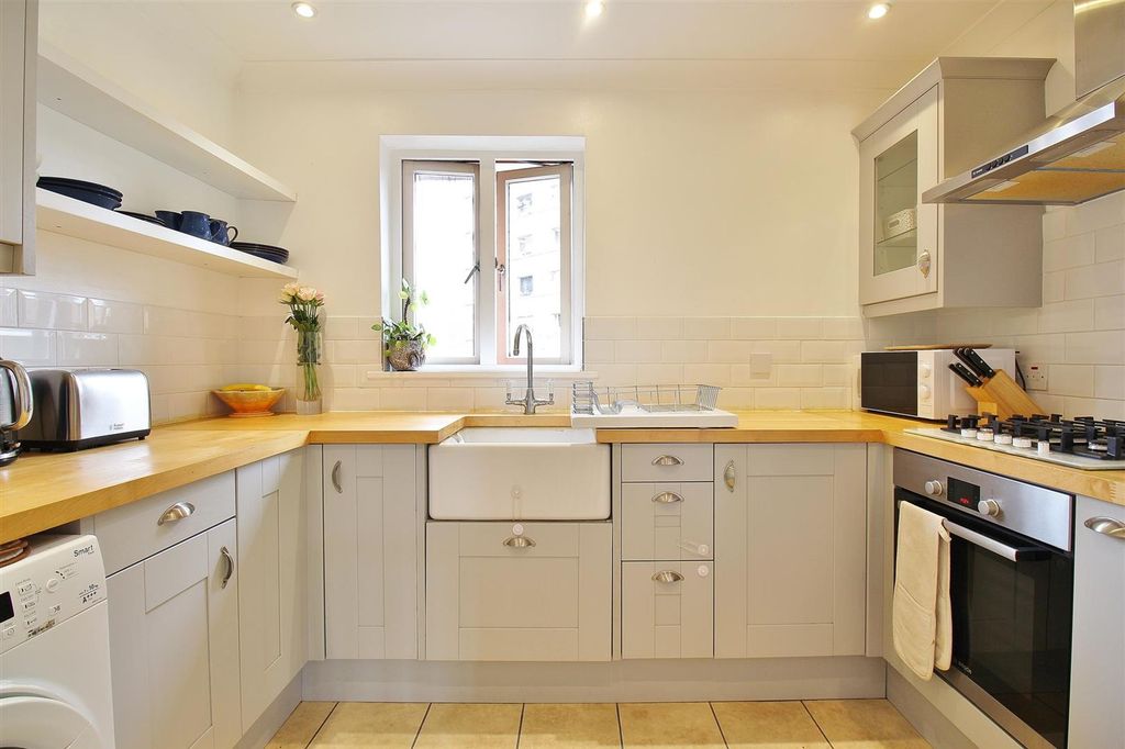 Property photo 1 of 8 Kitchen