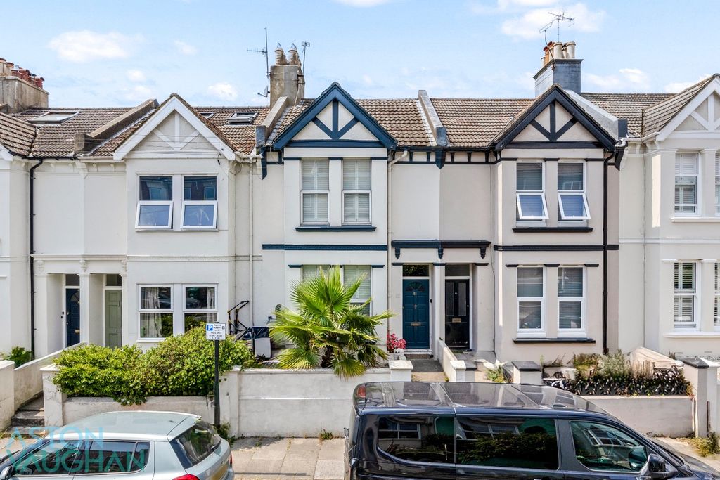 Property photo 1 of 18 5241692