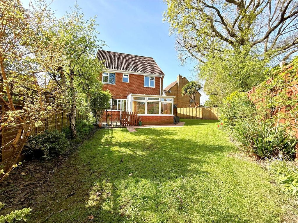 Property photo 2 of 18 Garden 3.Jpg