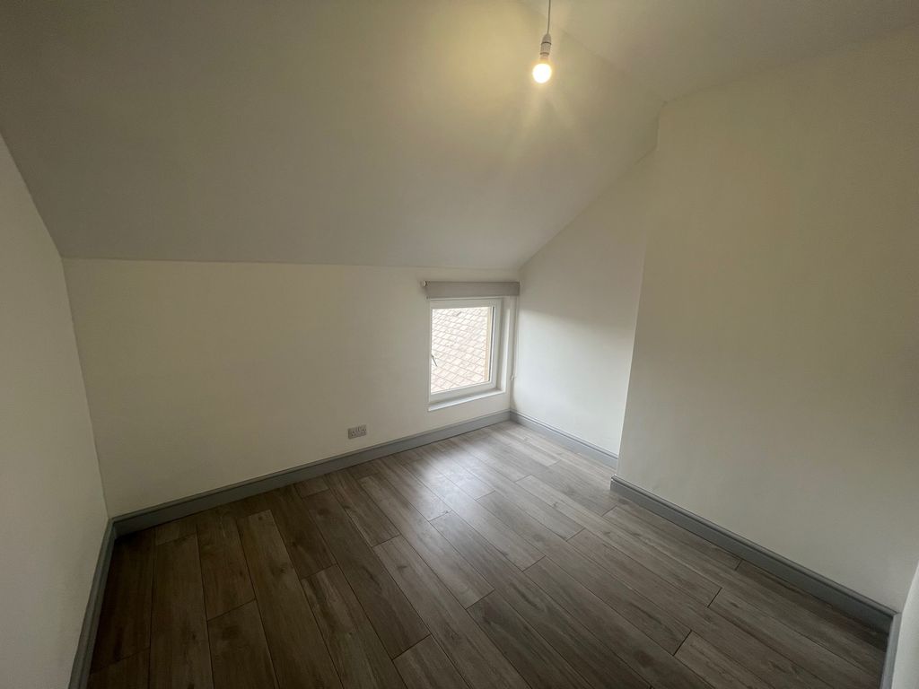 Property photo 3 of 6 Bedroom