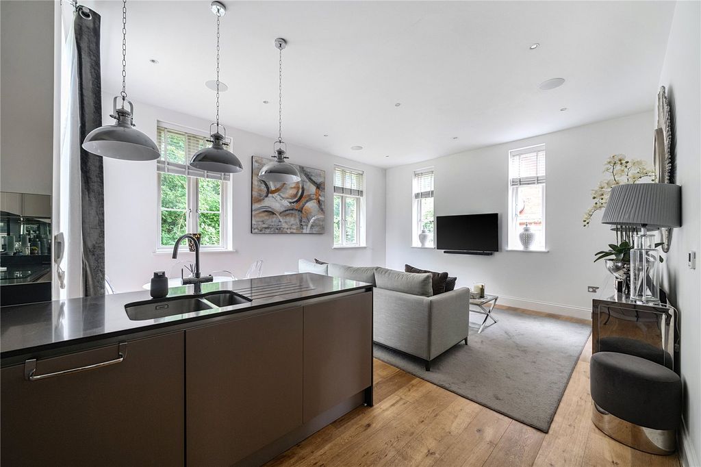 Property photo 2 of 17 Picture No. 16