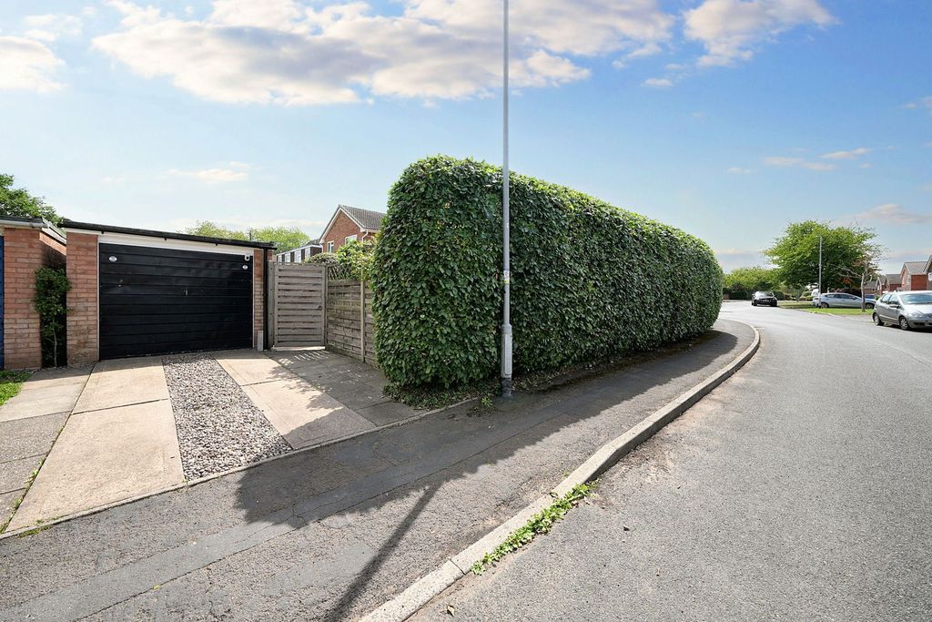 Property photo 3 of 35