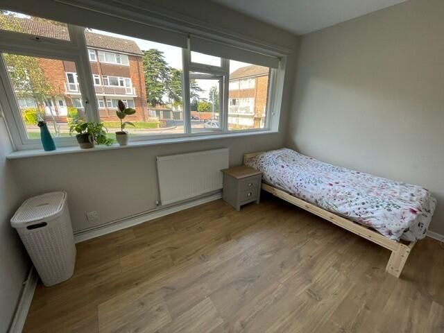 Property photo 3 of 10 Bedroom