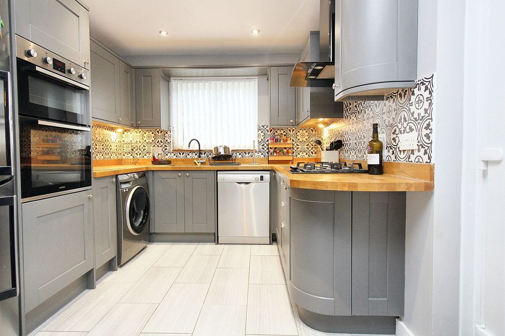 Property photo 3 of 32
