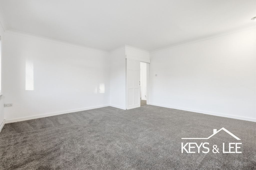 Property photo 3 of 16 4792003