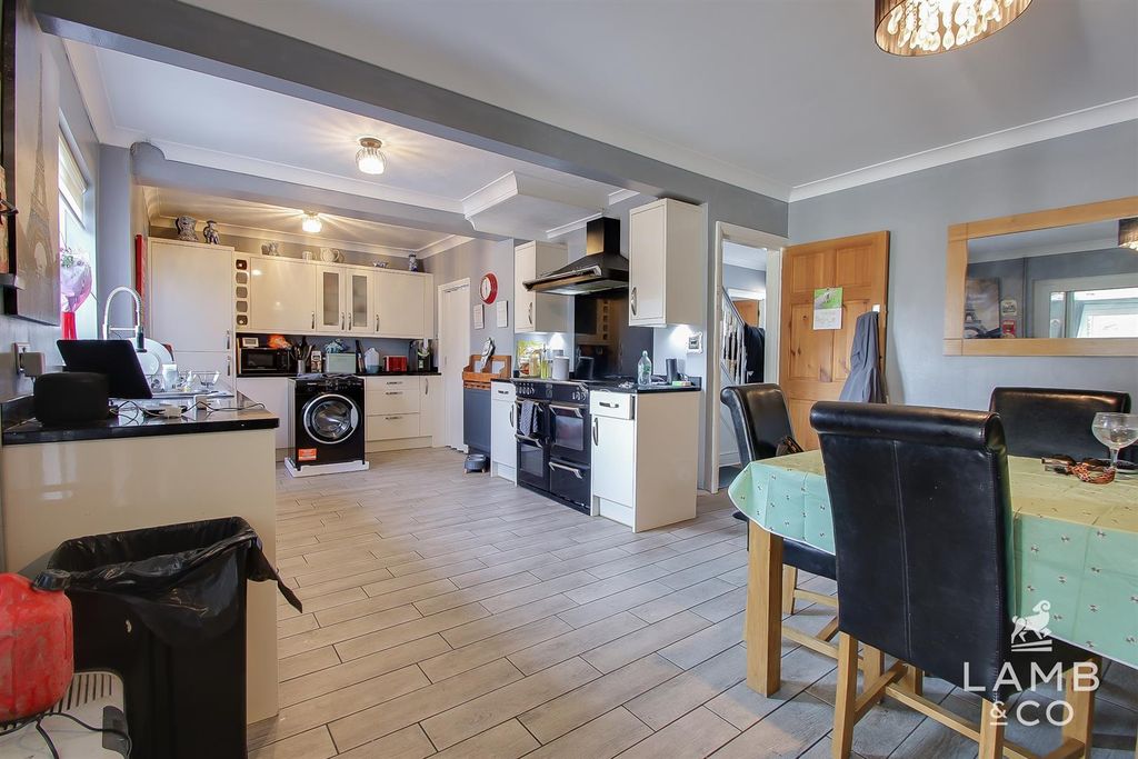 Property photo 3 of 14 Kitchen/Dining Room