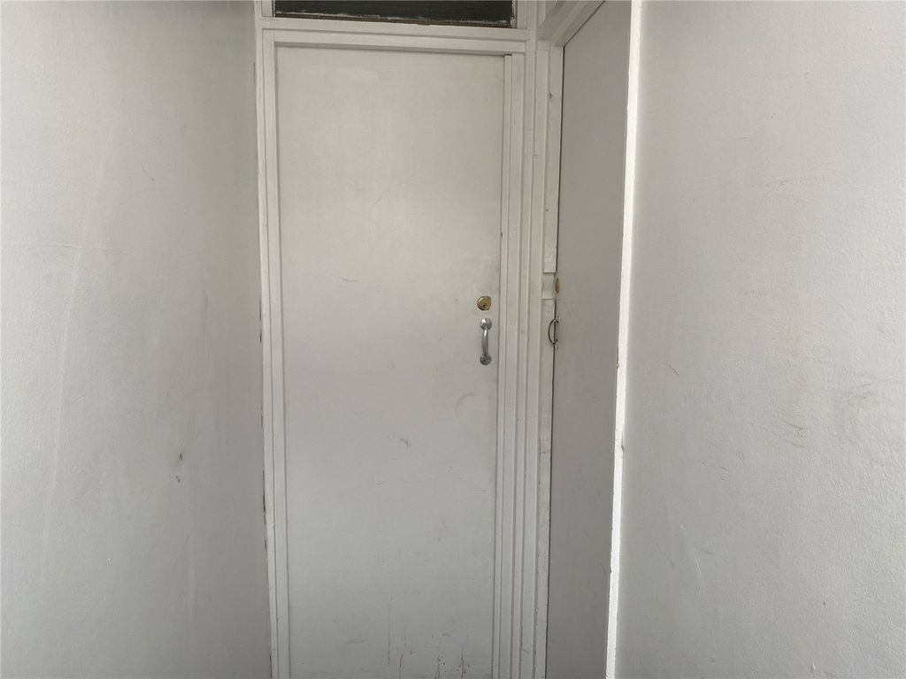 Property photo 2 of 6 Picture No. 08