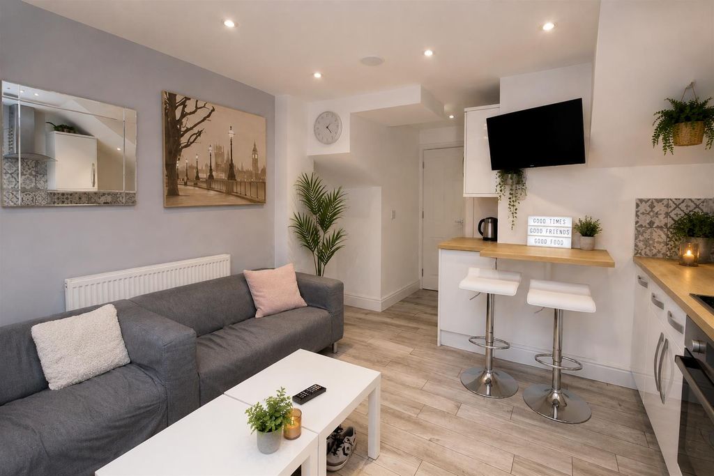 Property photo 1 of 13 4F45E1A8-Ae97-49B6-Bf4E-504045Eb5327.Png