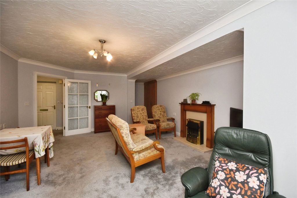 Property photo 2 of 11 Living Room