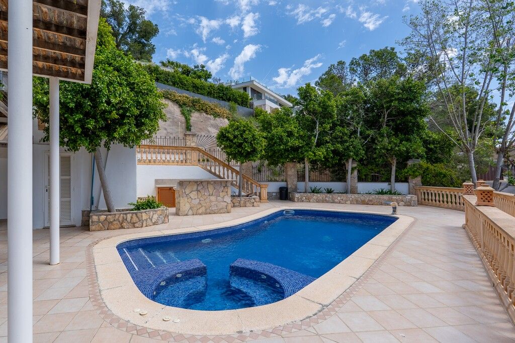 Property photo 2 of 20 Pool
