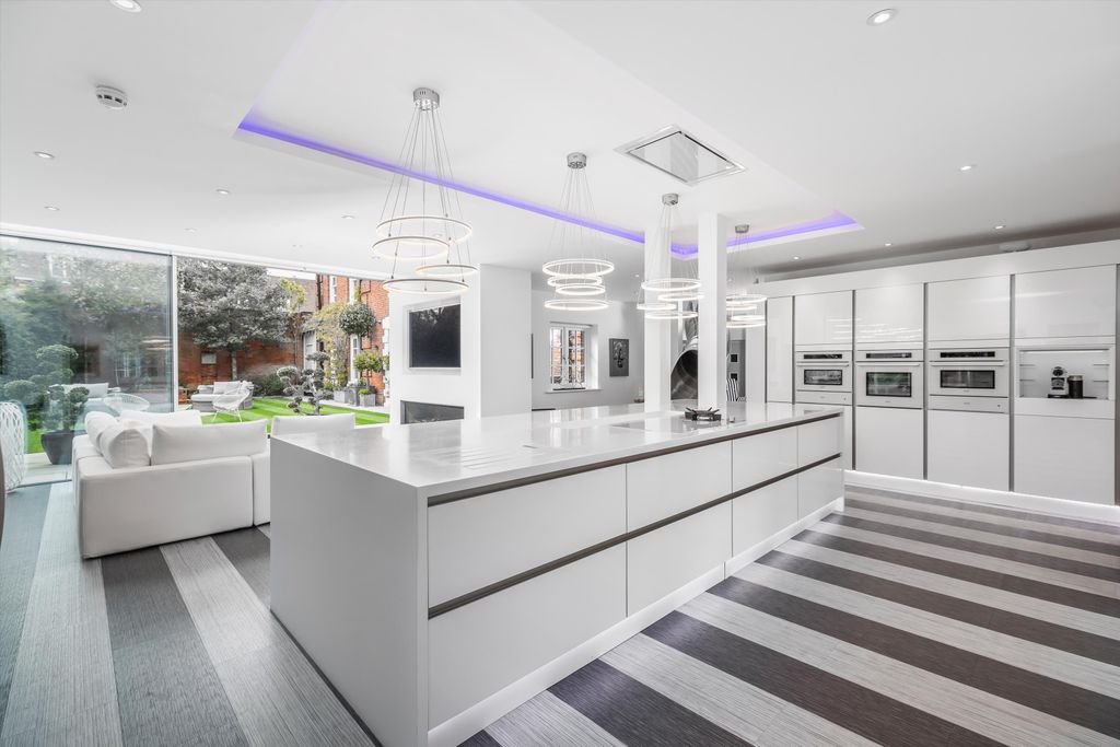 Property photo 3 of 12 Image