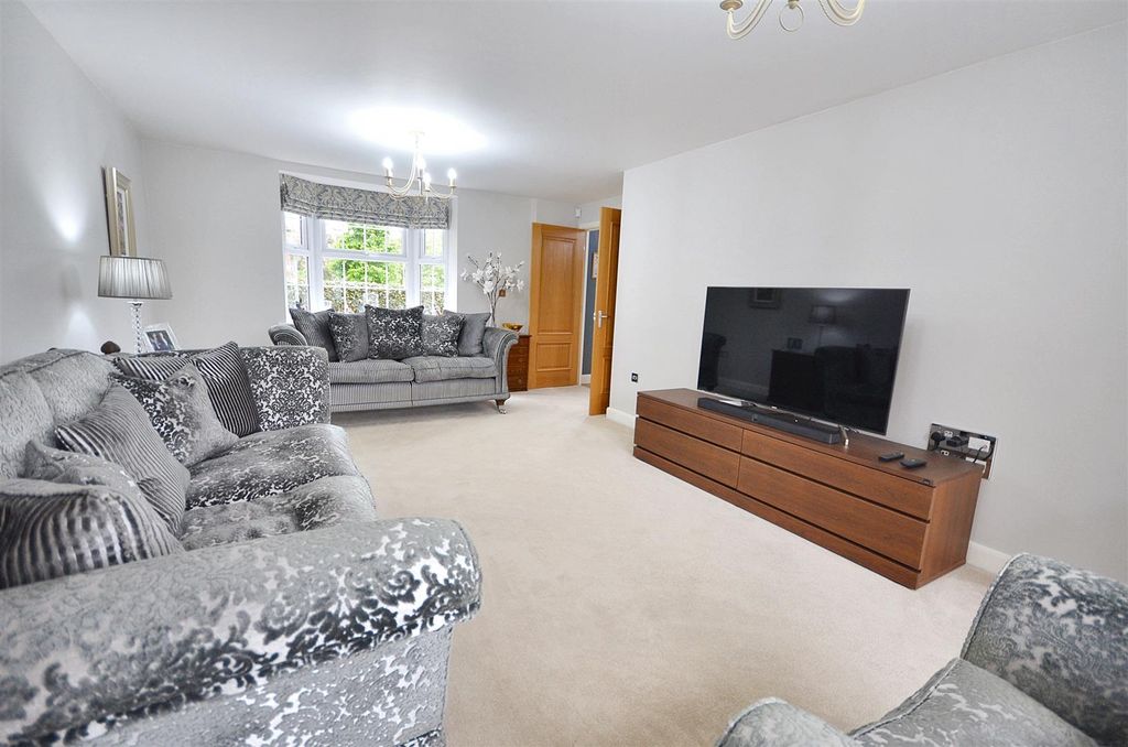 Property photo 3 of 32 Sitting Room