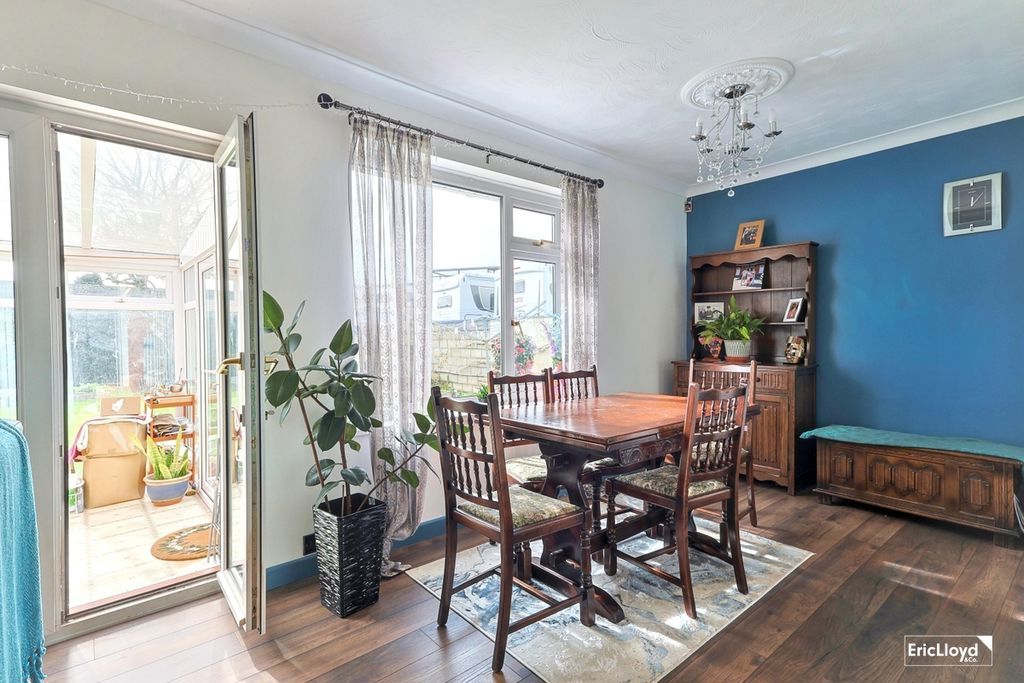 Property photo 3 of 17 Photo 8