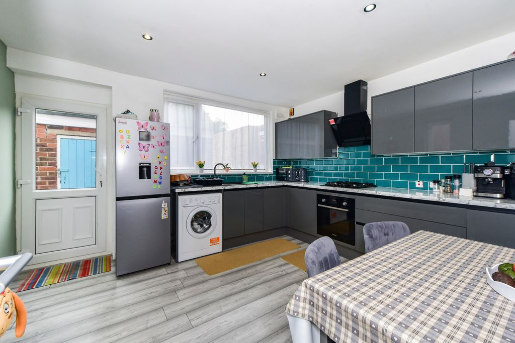 Property photo 2 of 20 Kitchen Diner