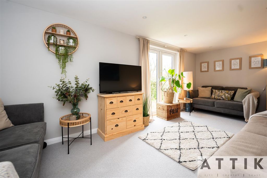 Additional image 21 of 4 bed semi-detached house for saleBedingfield Crescent, Halesworth IP19