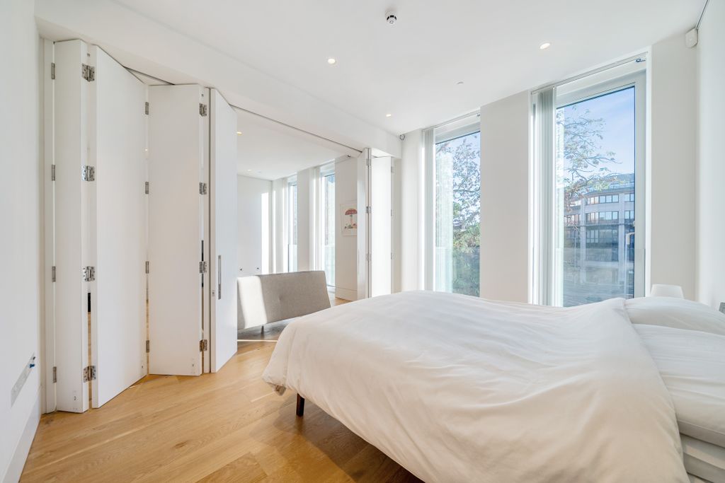 Property photo 2 of 14 Bedroom 2.0