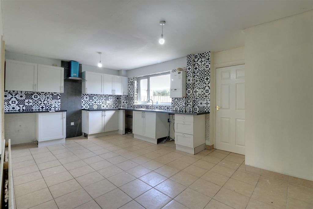 Property photo 3 of 12 Kitchen/Diner