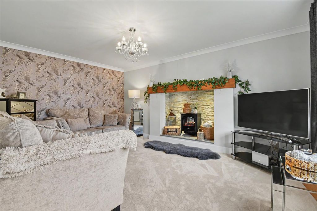 Property photo 3 of 28 Living Room