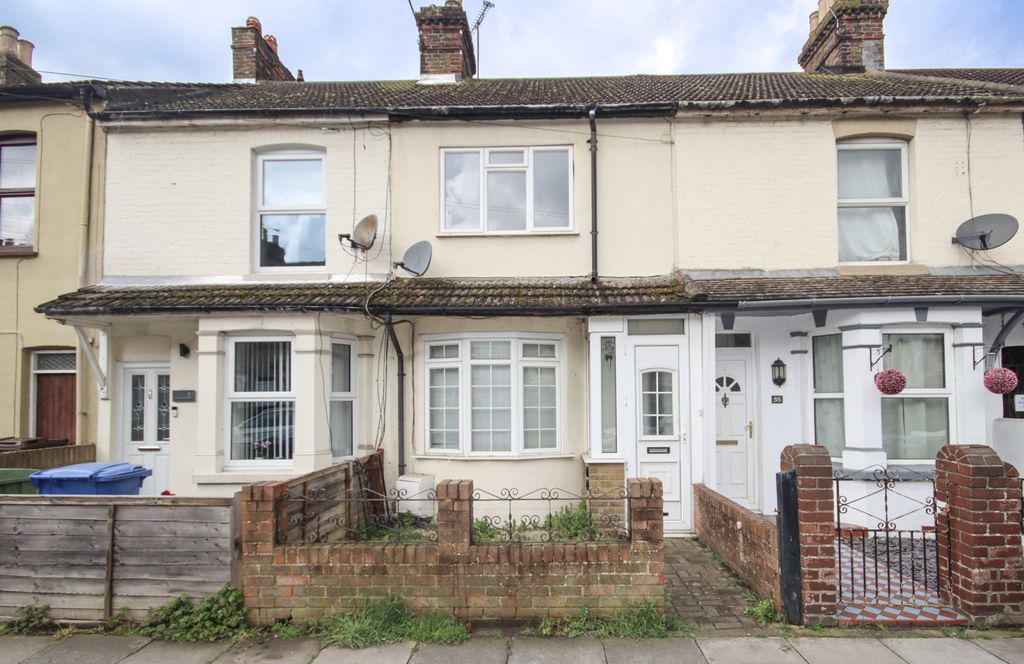 Property photo 1 of 9 Terraced House For Sale, No Forward Chain