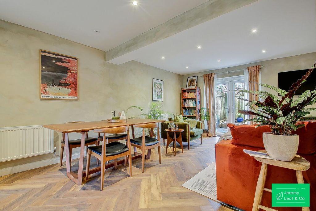 Property photo 2 of 17 Dining Room