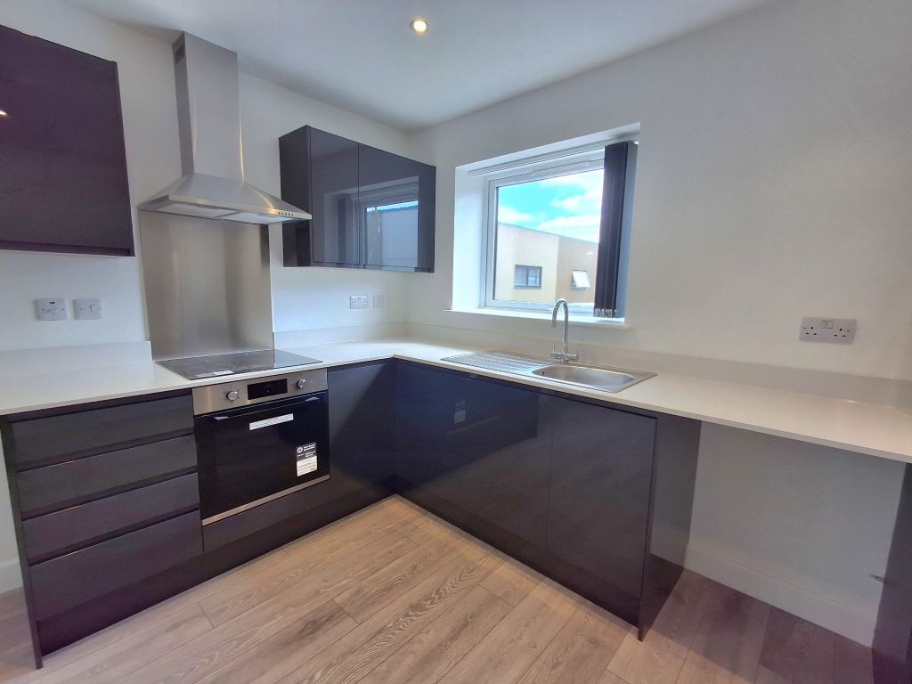 Property photo 1 of 6 Kitchen