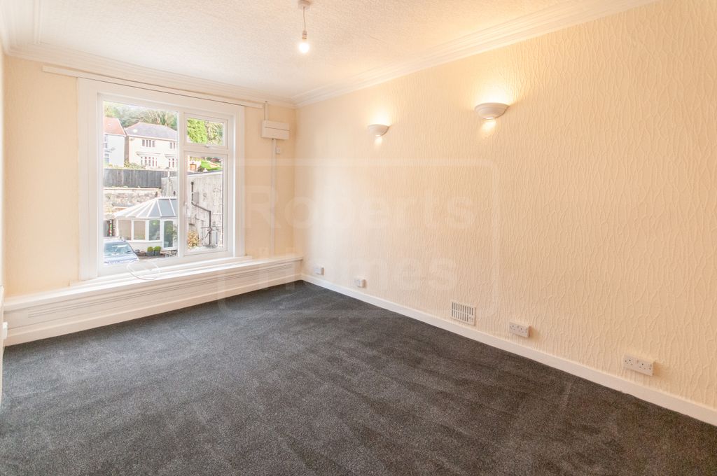 Property photo 3 of 9 Lounge