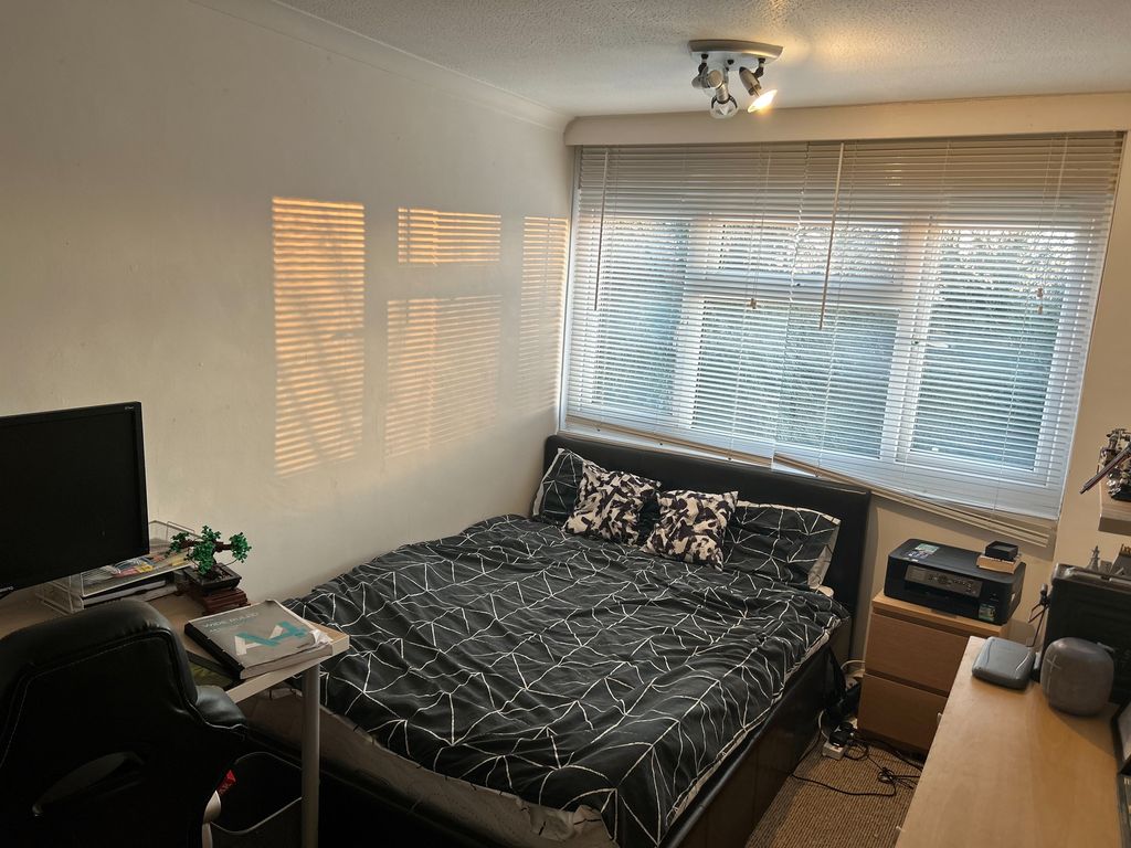 Property photo 2 of 8 Bedroom