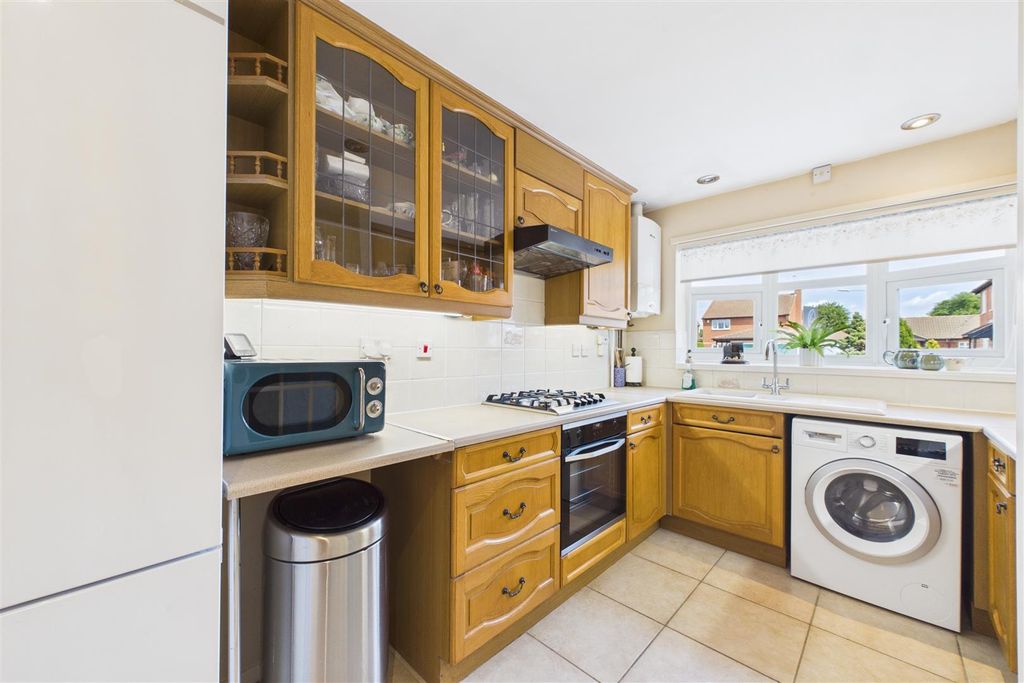 Property photo 3 of 20 Kitchen