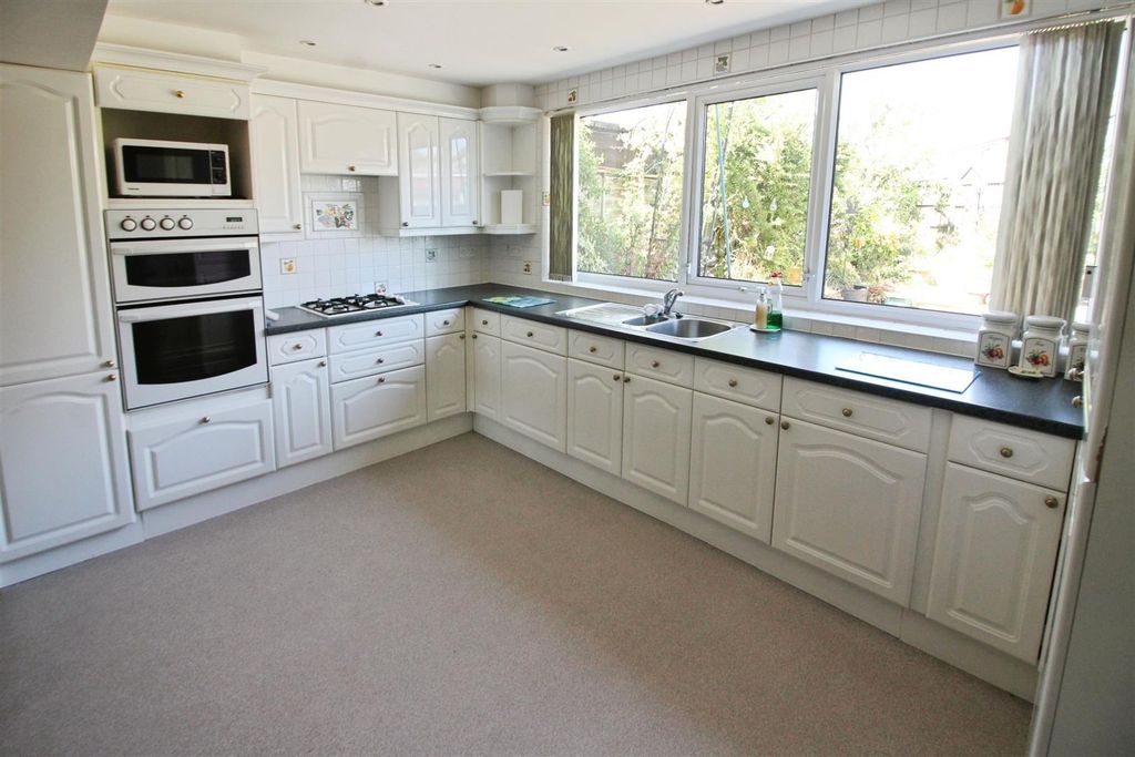 Property photo 2 of 20 Dining Kitchen