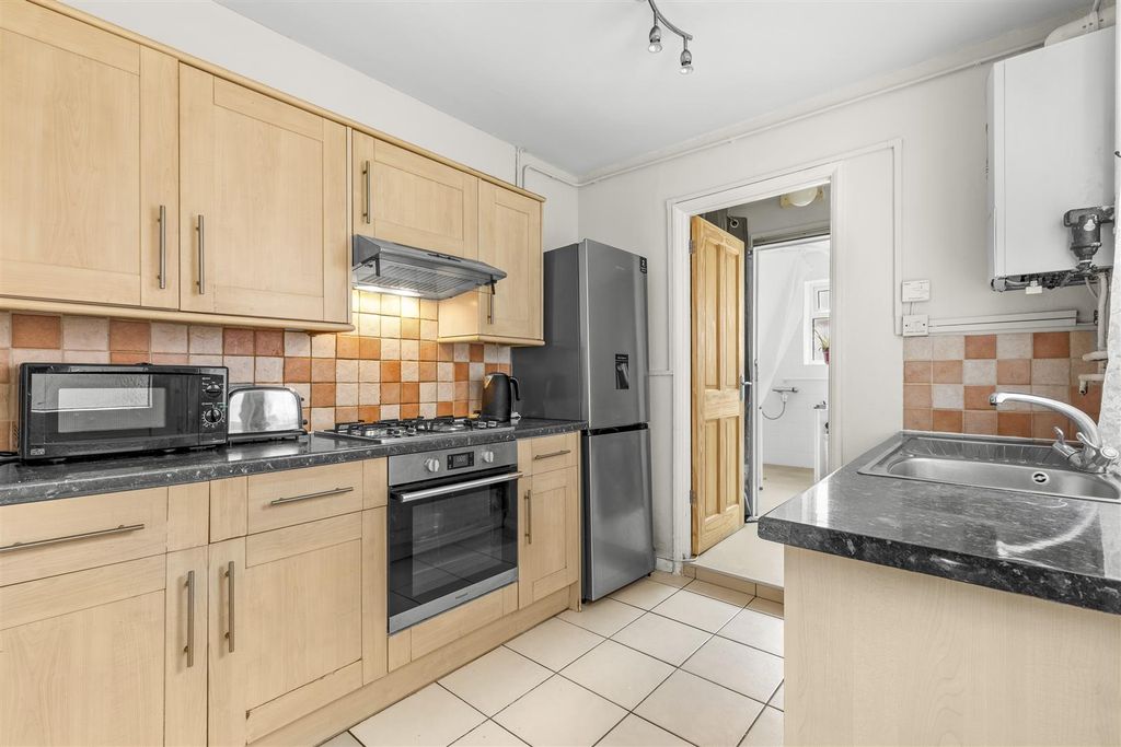Property photo 2 of 11 Kitchen