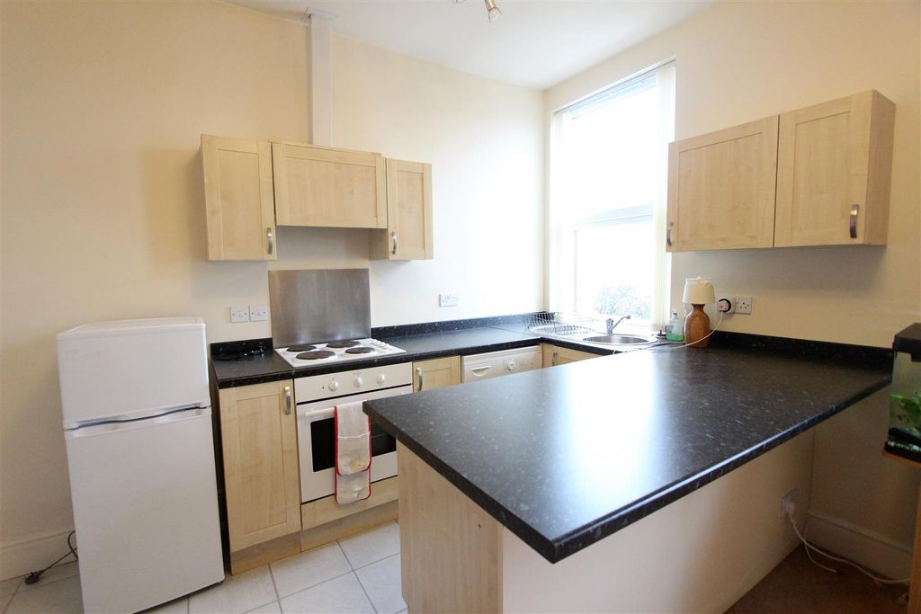 Property photo 3 of 9 Kitchen