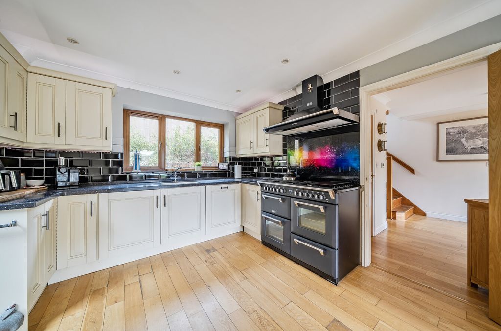 Property photo 3 of 21 1342761-15-68Adde...