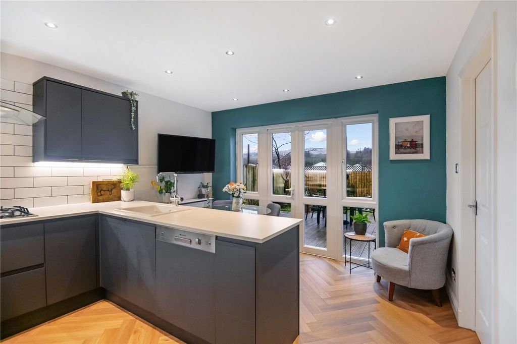 Property photo 3 of 19 Dining Kitchen