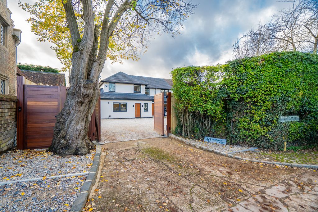 Property photo 2 of 8