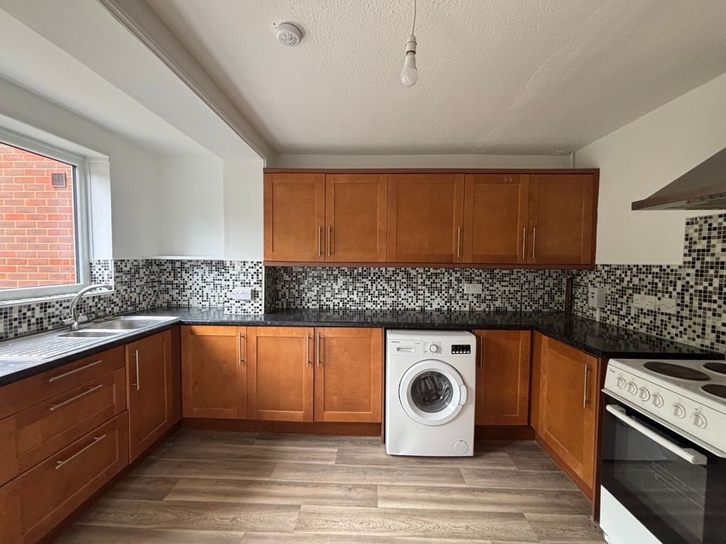 Property photo 2 of 10 Kitchen