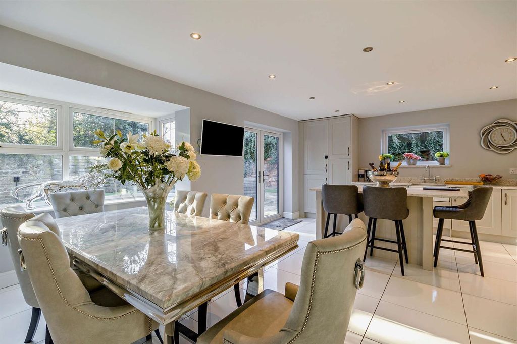 Property photo 3 of 53